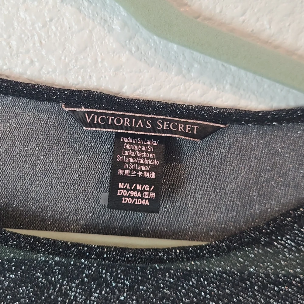 Victoria's Secret black & silver metallic sheer top M/L - Picture 3 of 8
